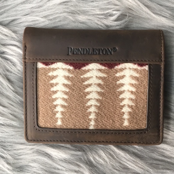 Pendleton Other - Pendleton leather Bifold wallet Harding Ivory NWT